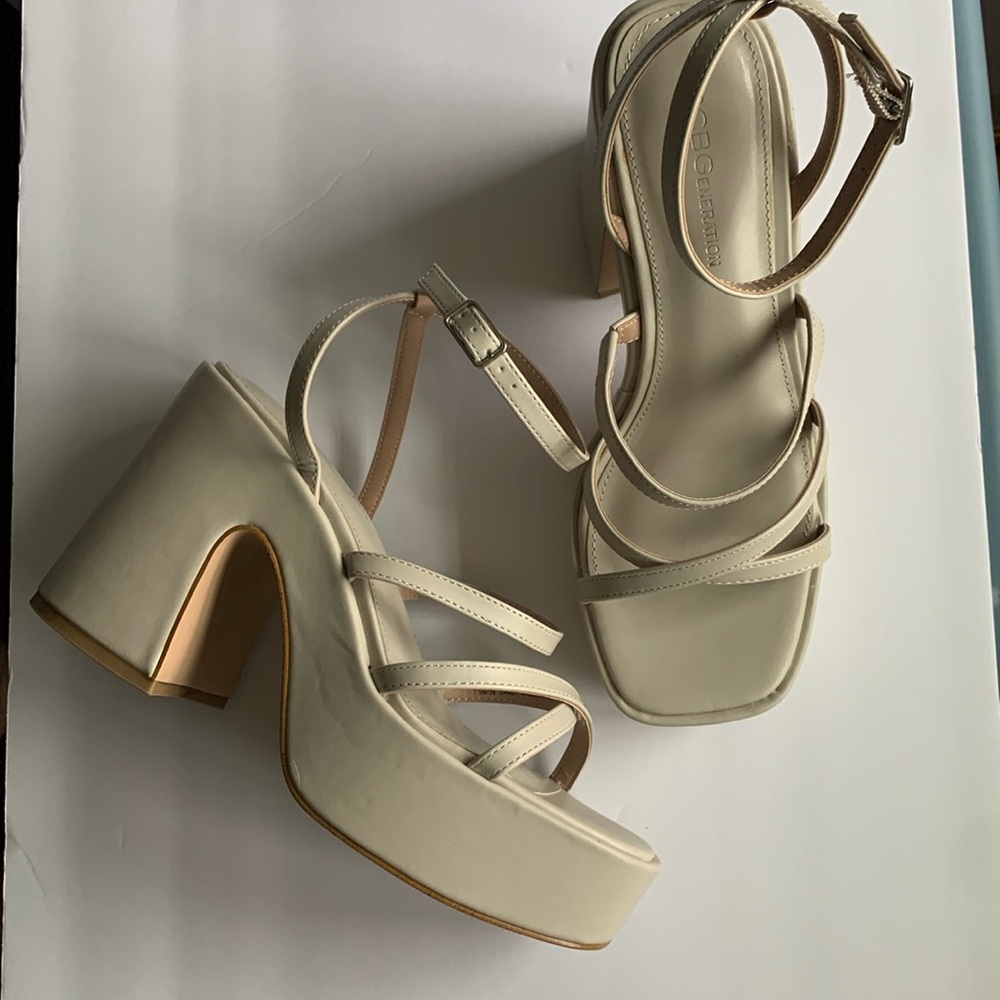 NWOB! BCBGeneration Sandi platform sandal